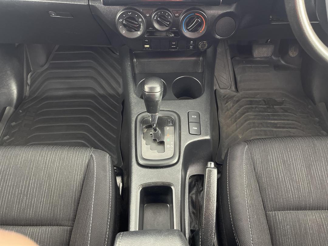 Photo '18' of Toyota Hilux