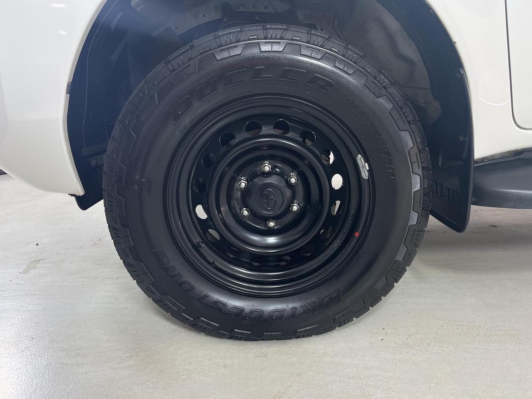 Photo '10' of Toyota Hilux