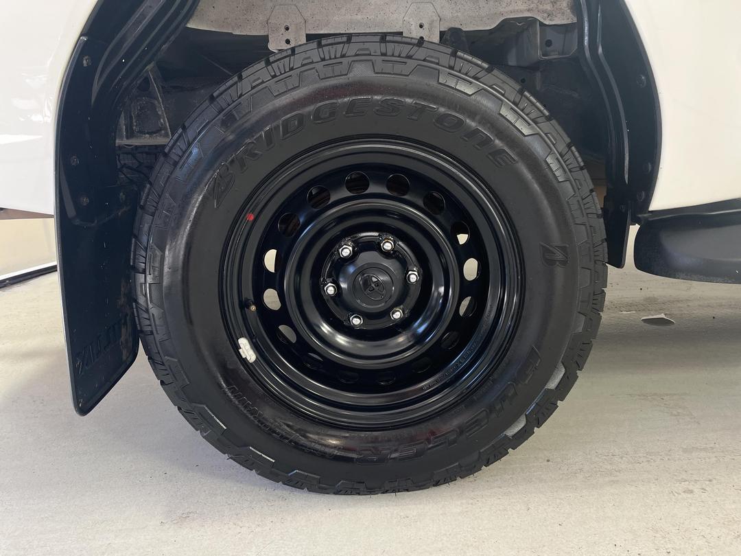 Photo '12' of Toyota Hilux