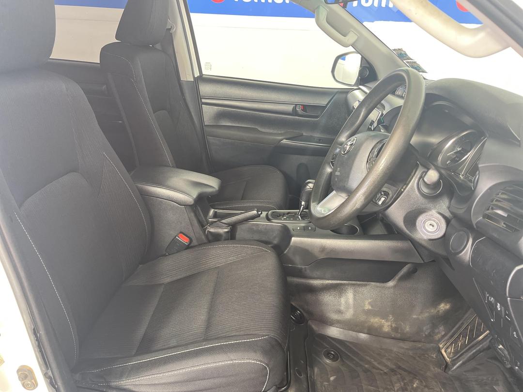 Photo '16' of Toyota Hilux