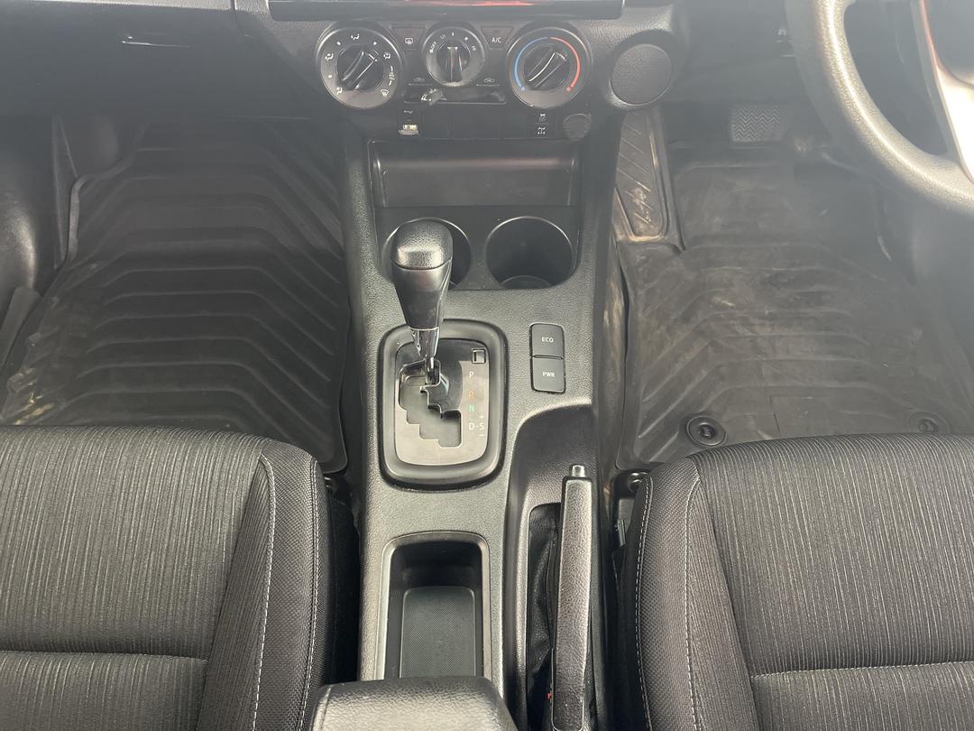 Photo '18' of Toyota Hilux