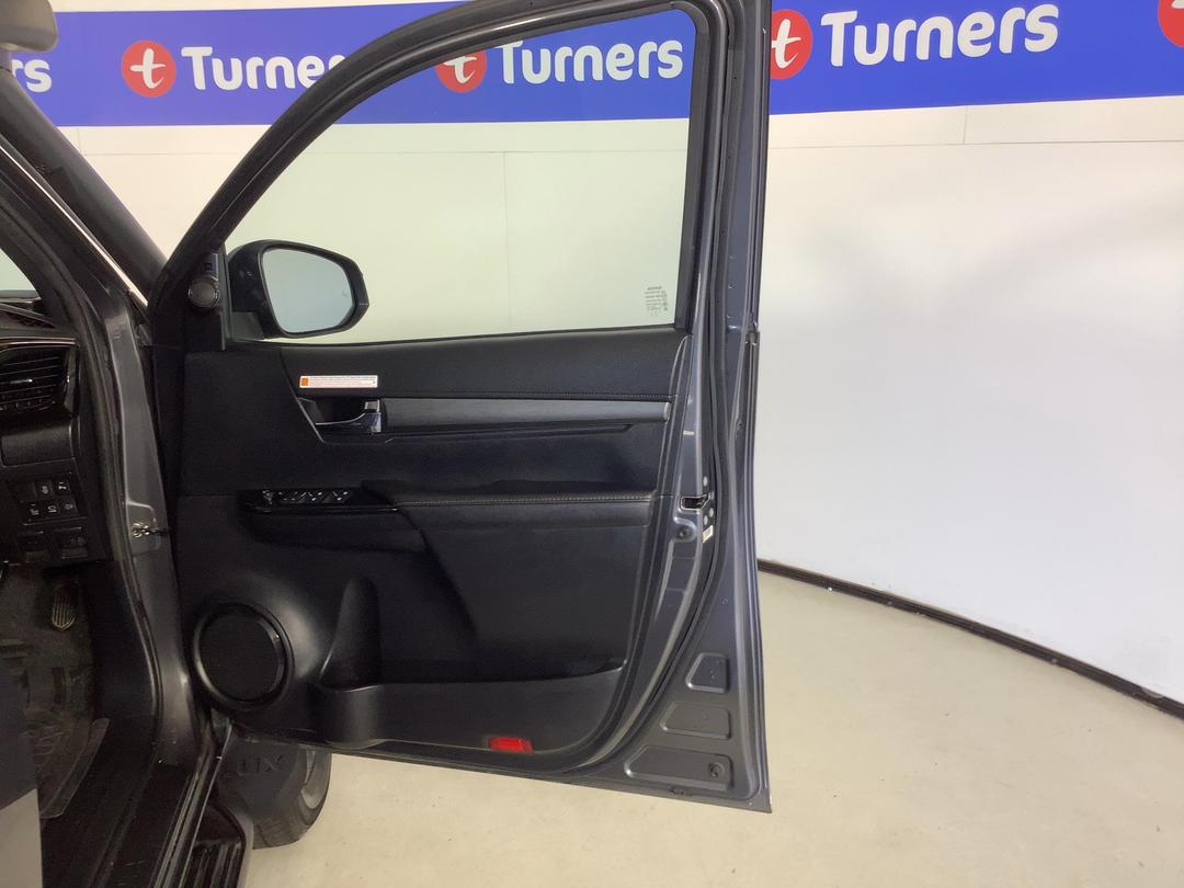 Photo '15' of Toyota Hilux