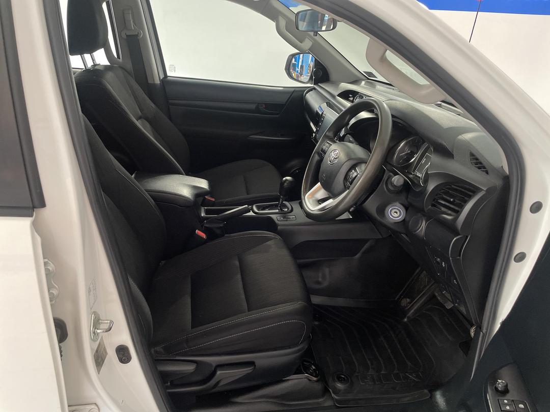 Photo '16' of Toyota Hilux