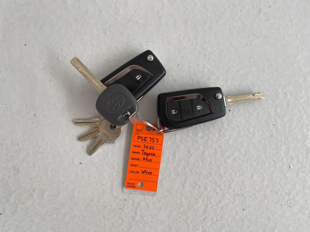 Photo '22' of Toyota Hilux