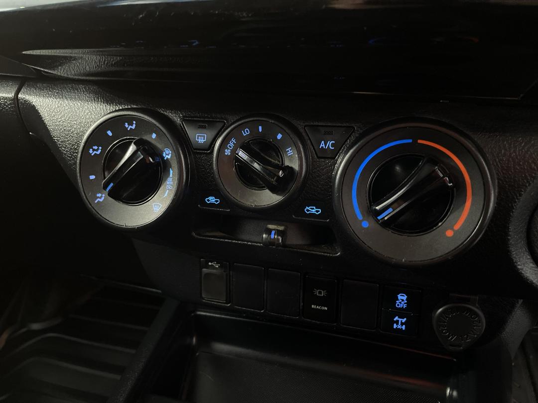 Photo '31' of Toyota Hilux