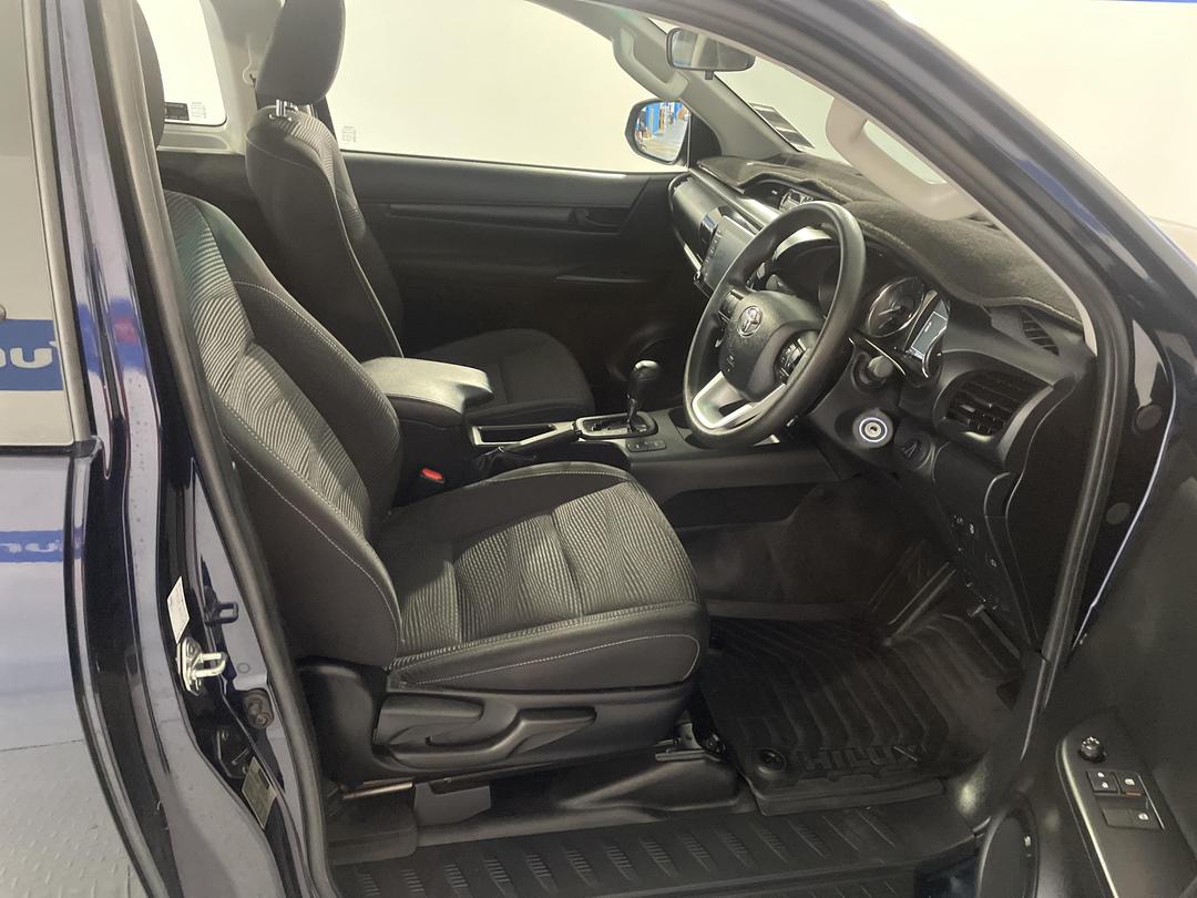 Photo '16' of Toyota Hilux