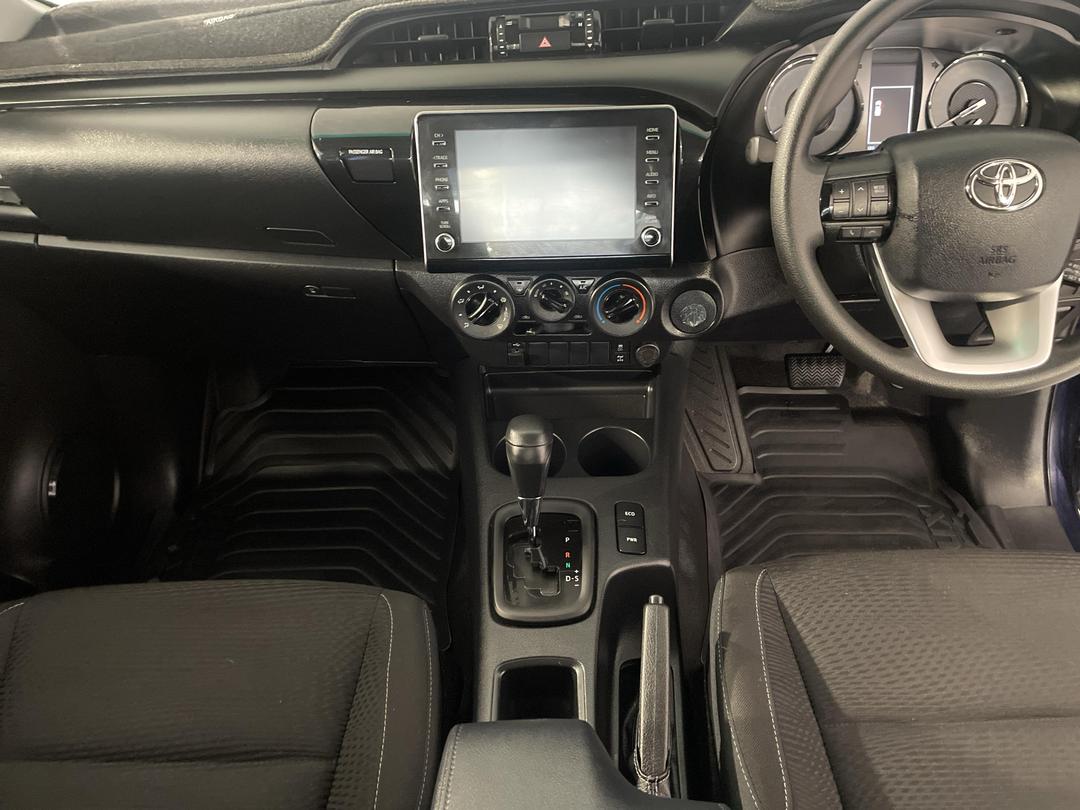 Photo '18' of Toyota Hilux