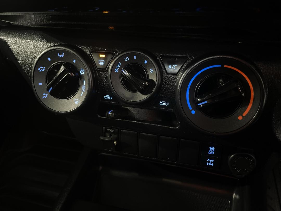 Photo '30' of Toyota Hilux