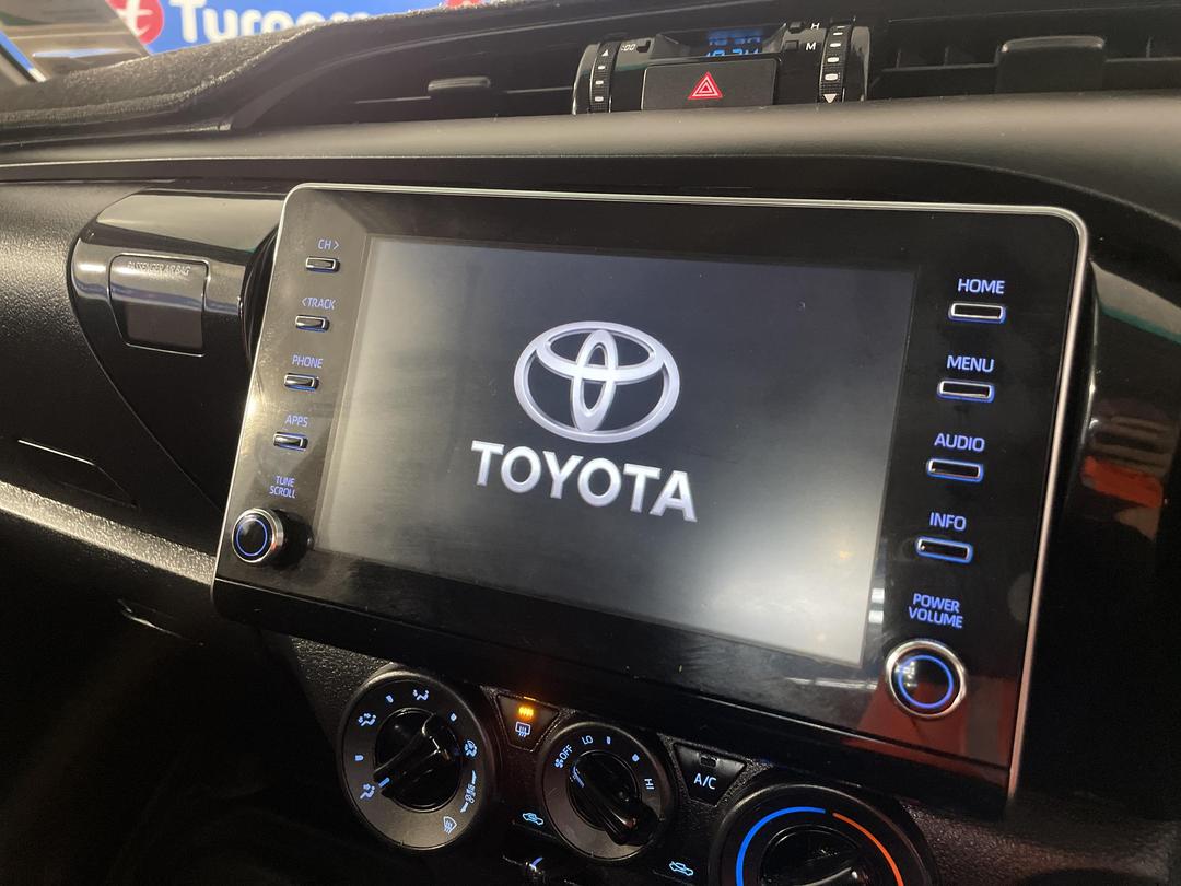 Photo '28' of Toyota Hilux