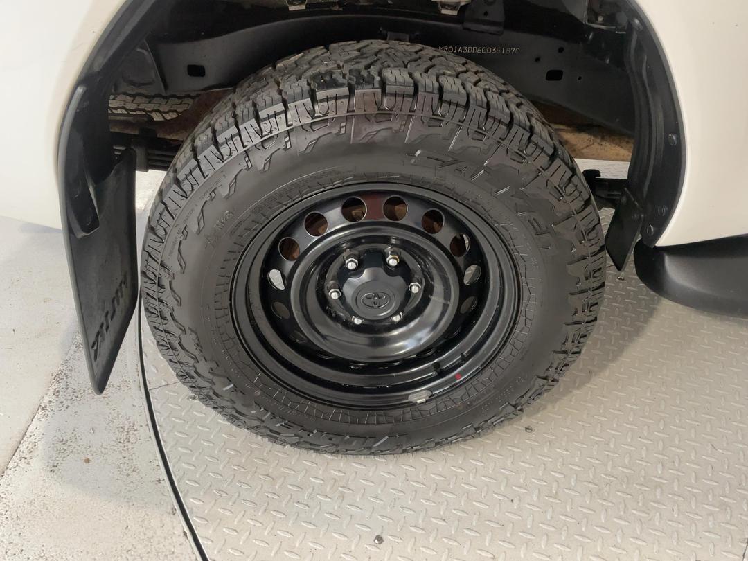 Photo '12' of Toyota Hilux