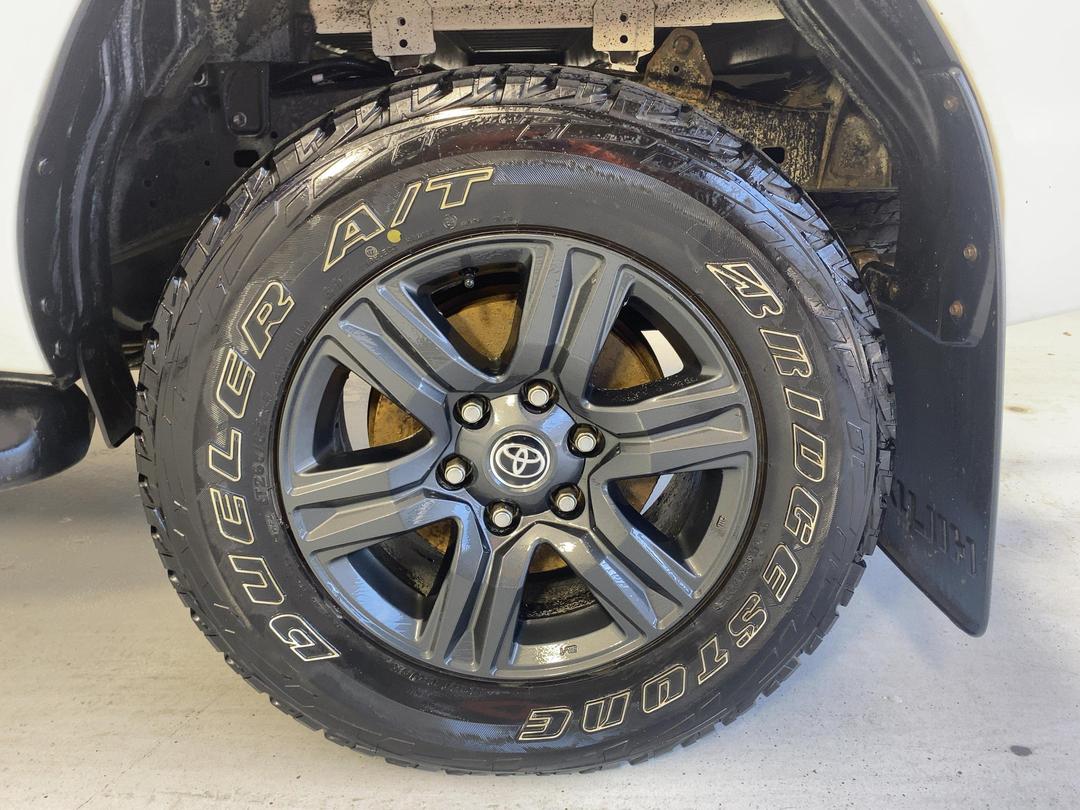 Photo '11' of Toyota Hilux