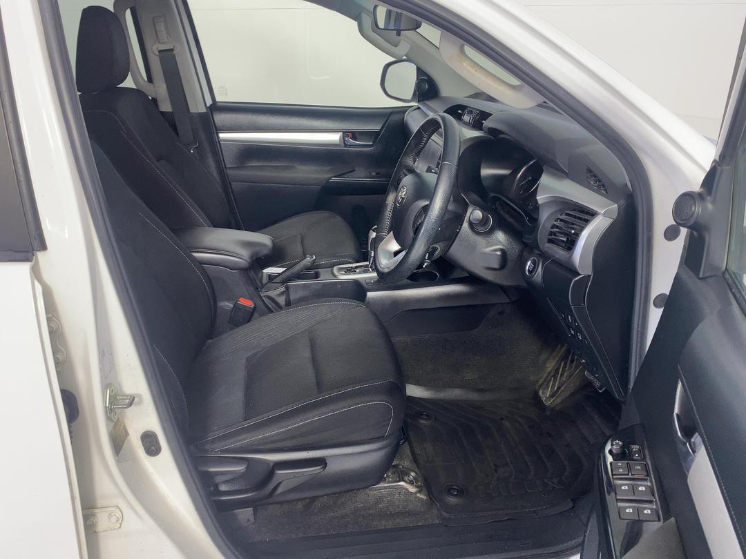 Photo '16' of Toyota Hilux