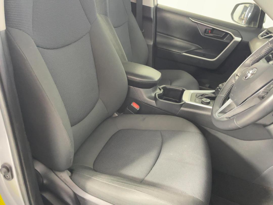 Photo '16' of Toyota Rav4