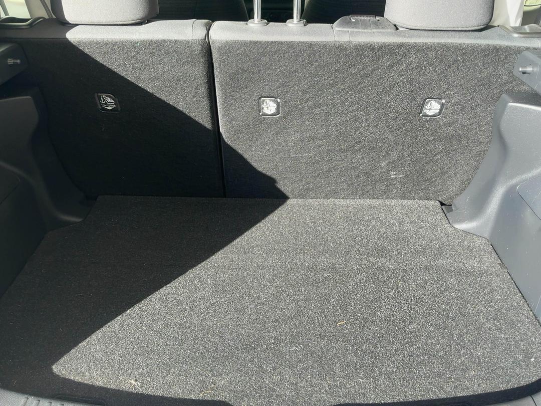 Photo '8' of Toyota Yaris GX