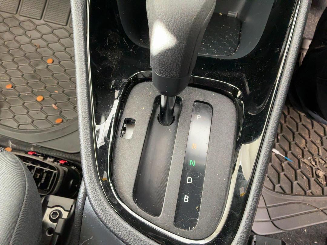 Photo '17' of Toyota Yaris GX