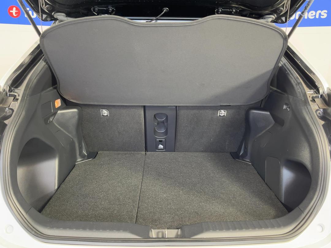 Photo '14' of Toyota Yaris Cross