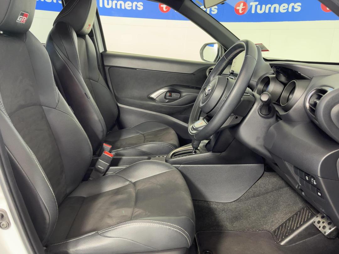 Photo '16' of Toyota Yaris Cross