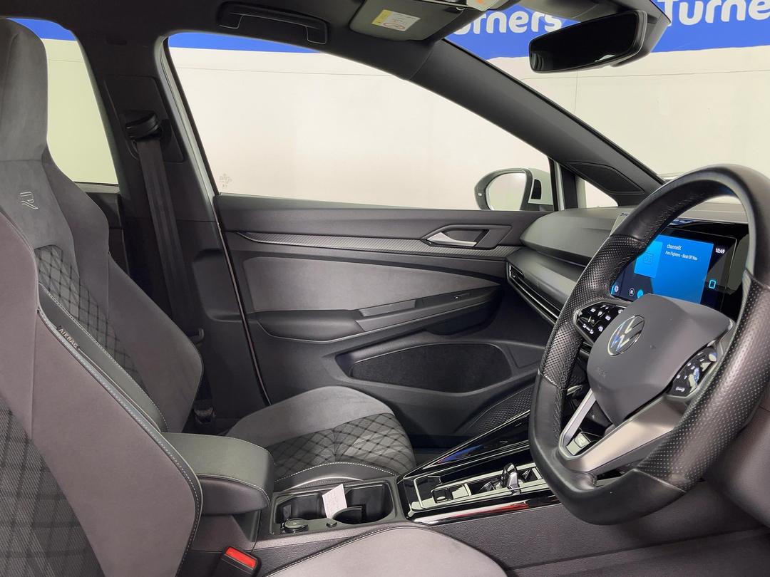 Photo '16' of Volkswagen Golf