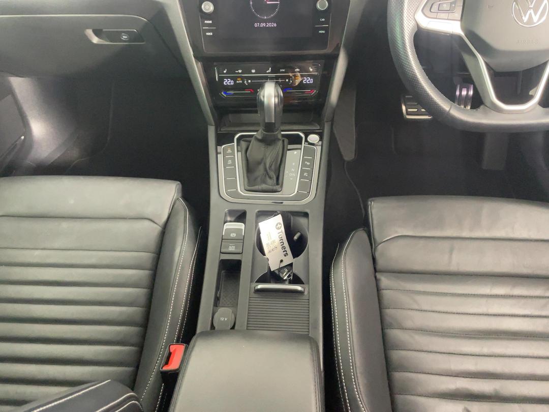 Photo '18' of Volkswagen Passat