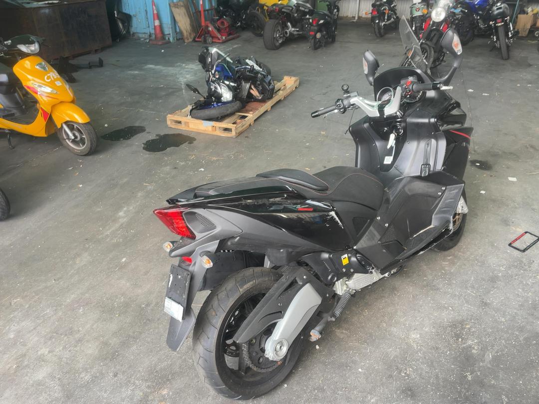 Photo '7' of Aprilia SRV 850 ABS