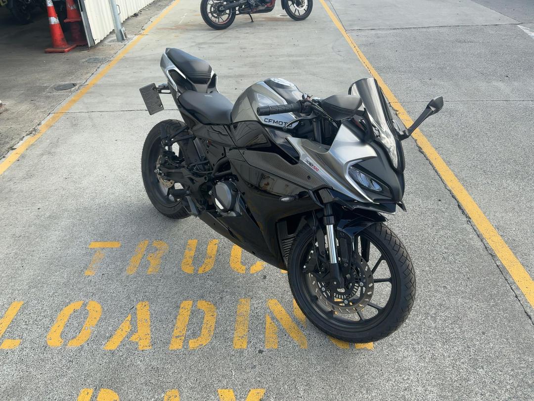 Photo '2' of Cfmoto 300SR no submodel