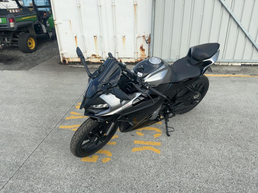 Photo '4' of Cfmoto 300SR no submodel