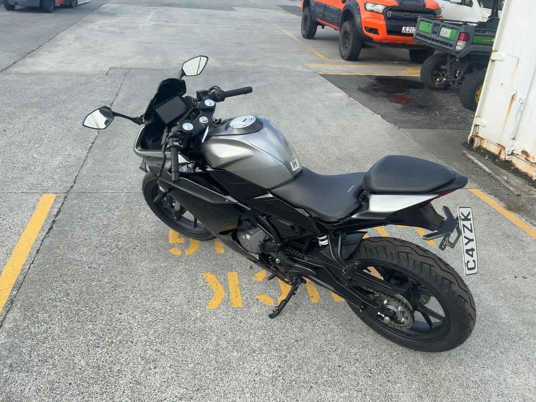 Photo '5' of Cfmoto 300SR no submodel