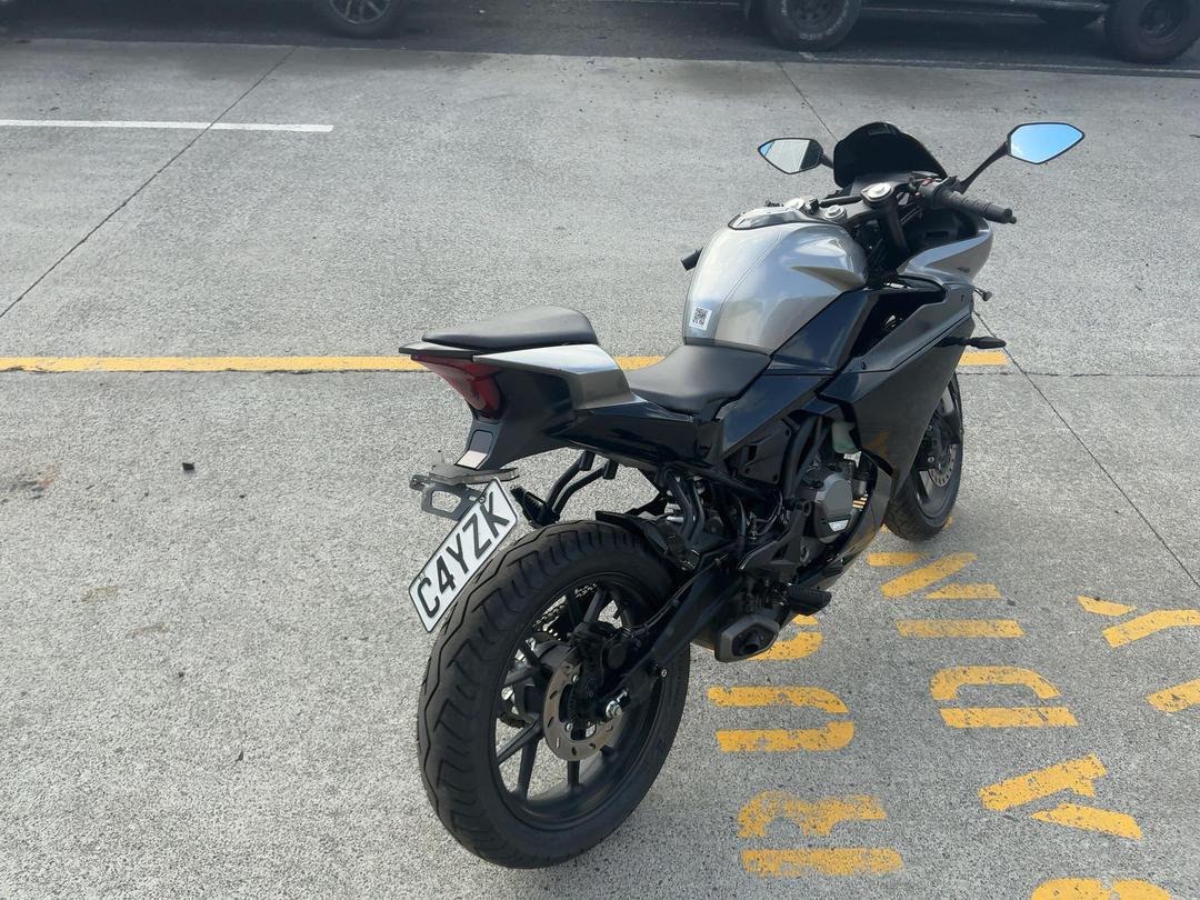 Photo '7' of Cfmoto 300SR no submodel