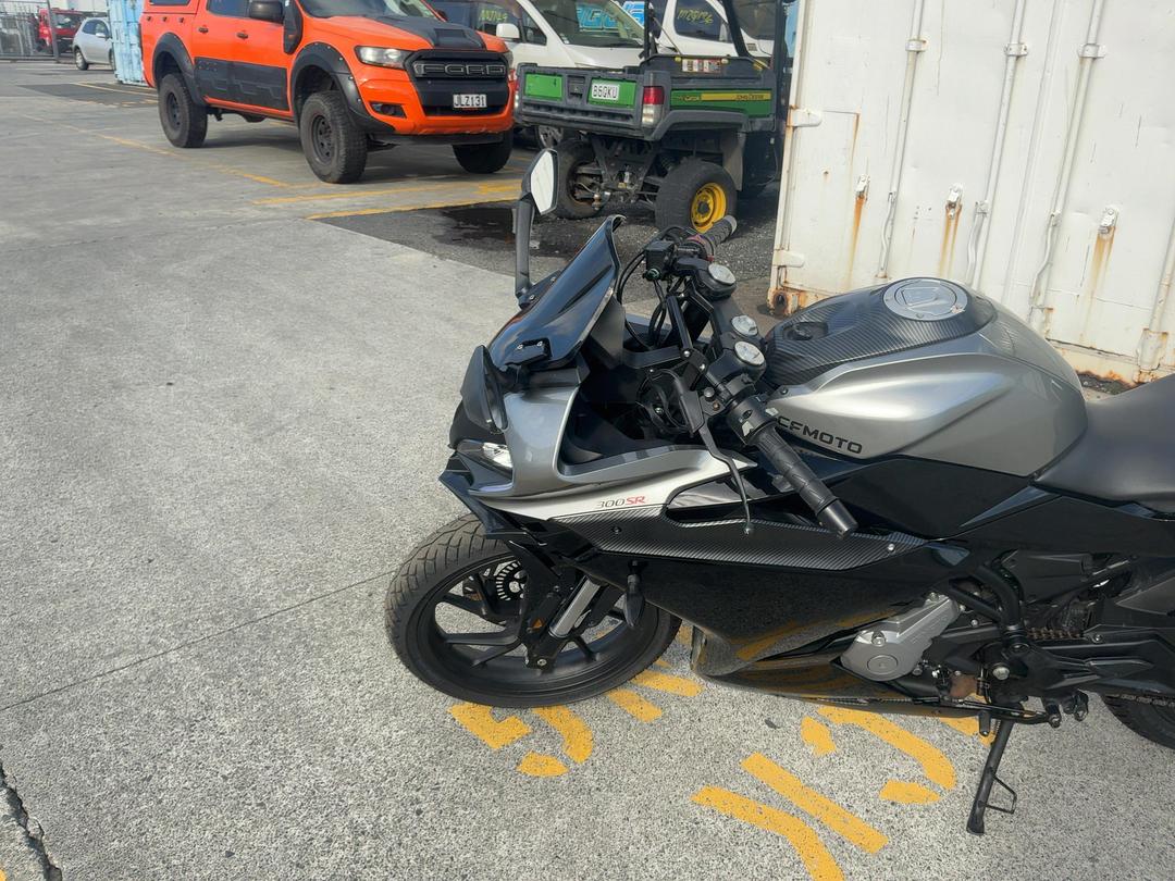 Photo '13' of Cfmoto 300SR no submodel