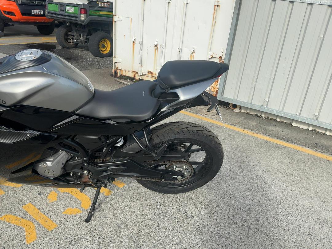 Photo '14' of Cfmoto 300SR no submodel