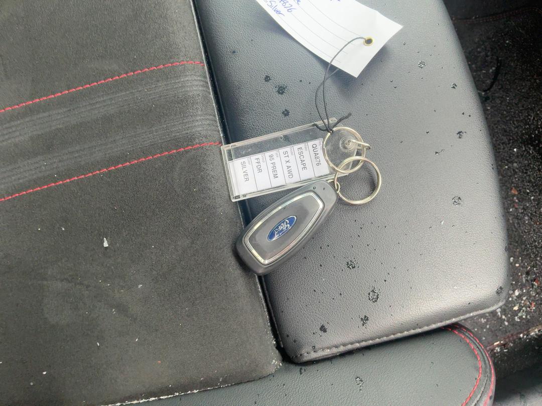 Photo '12' of Ford Escape ST-Line X AWD Fhev