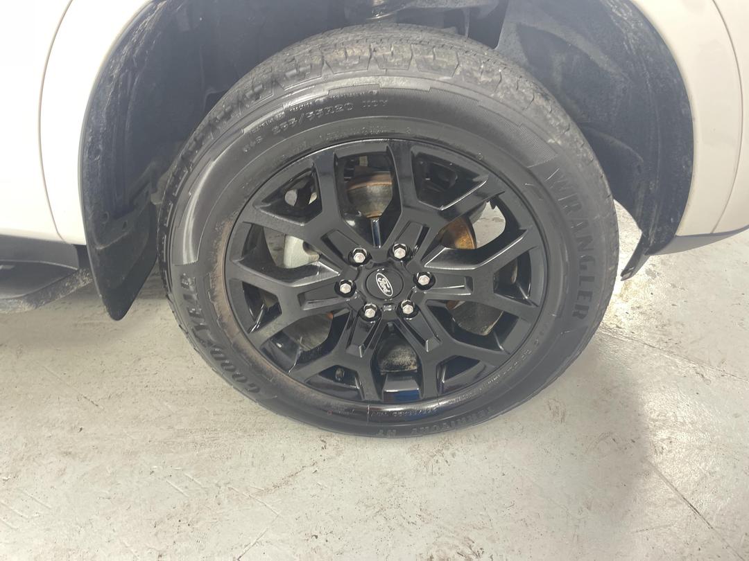 Photo '9' of Ford Everest