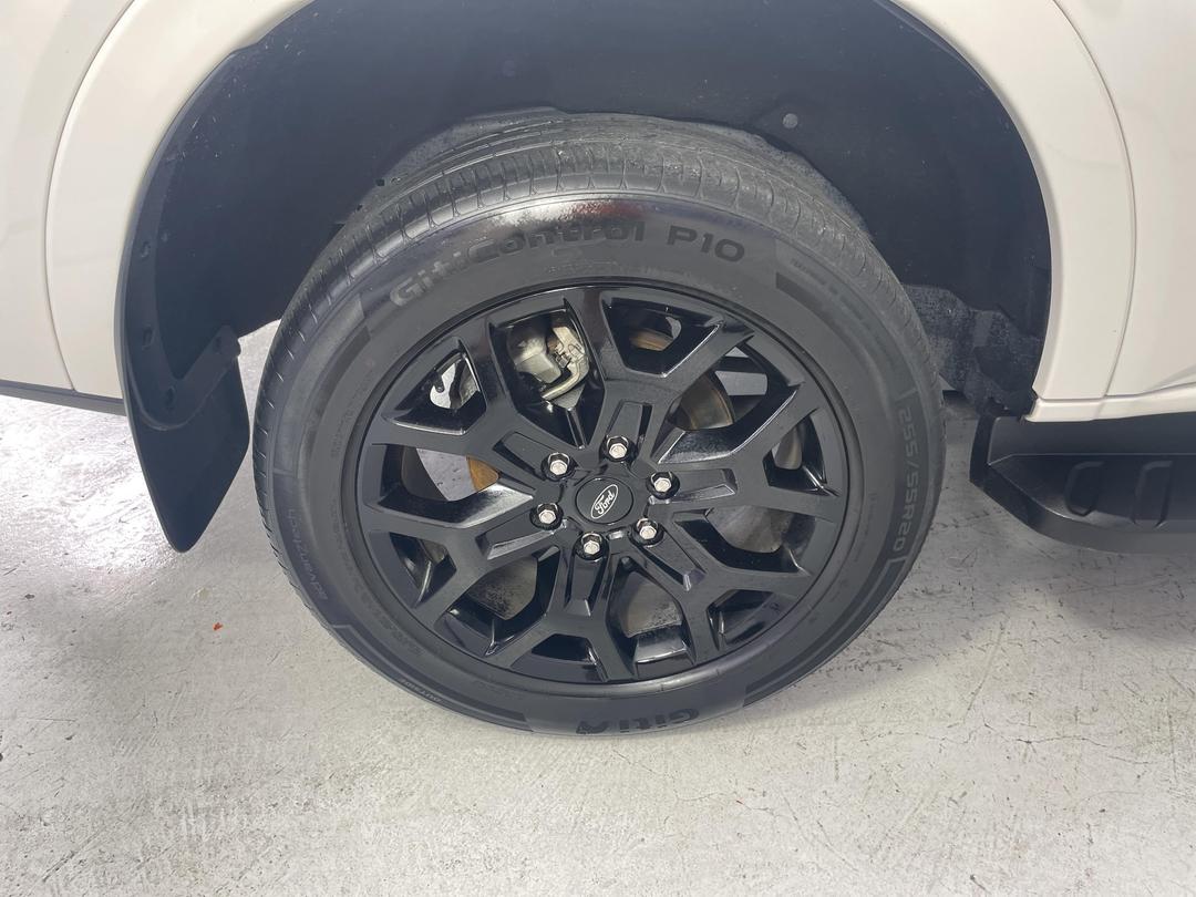 Photo '12' of Ford Everest