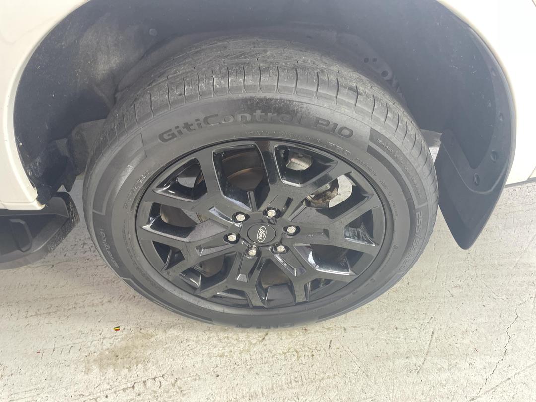 Photo '11' of Ford Everest