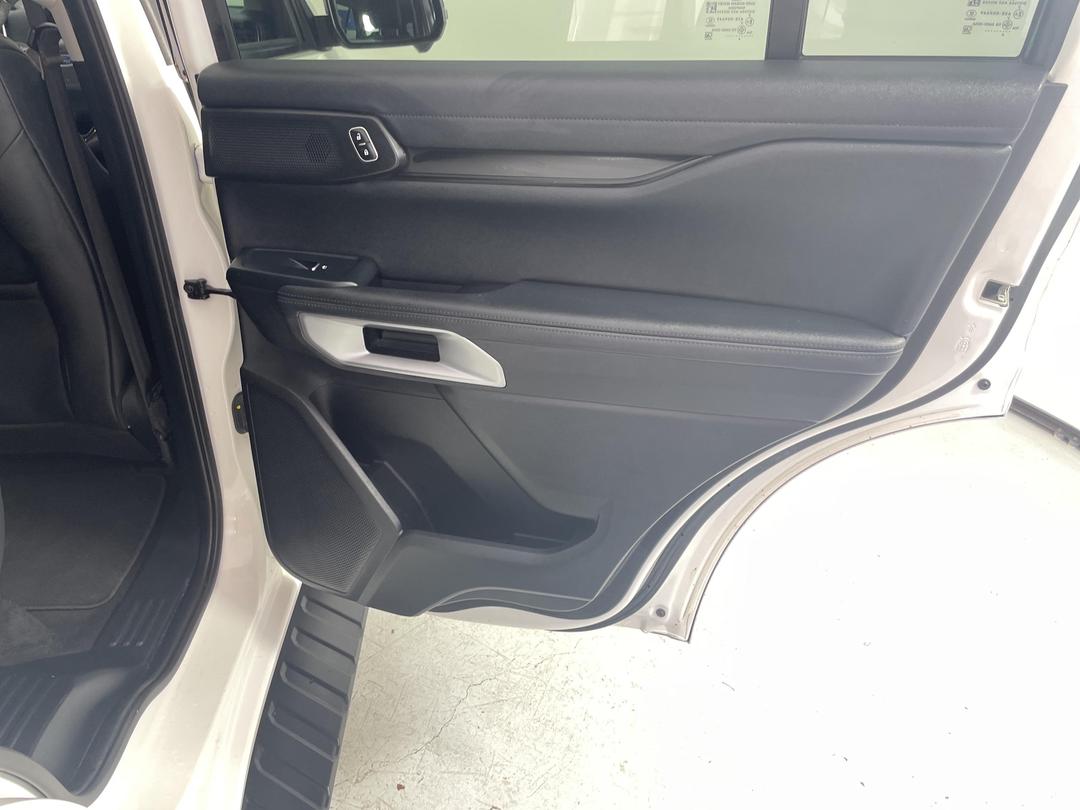 Photo '19' of Ford Everest