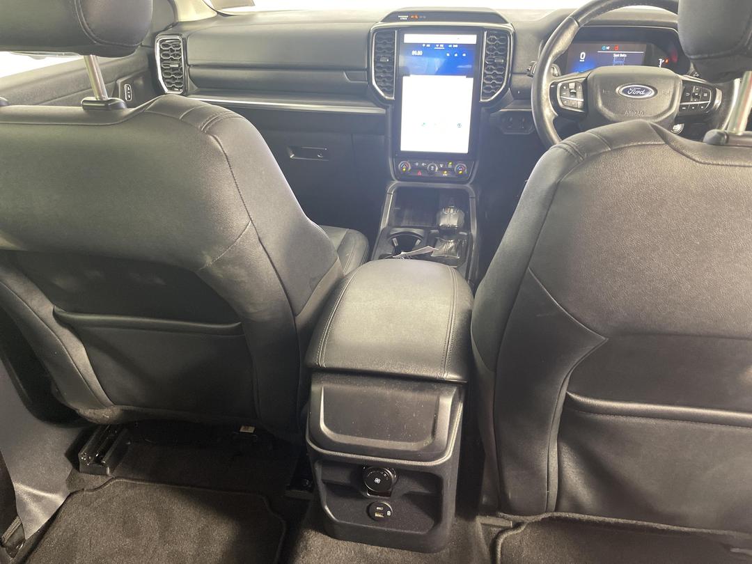 Photo '18' of Ford Everest