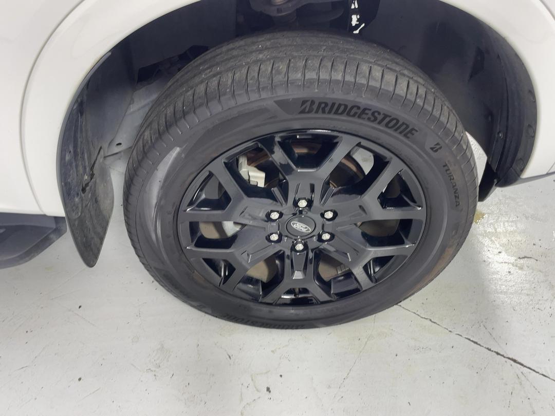 Photo '9' of Ford Everest