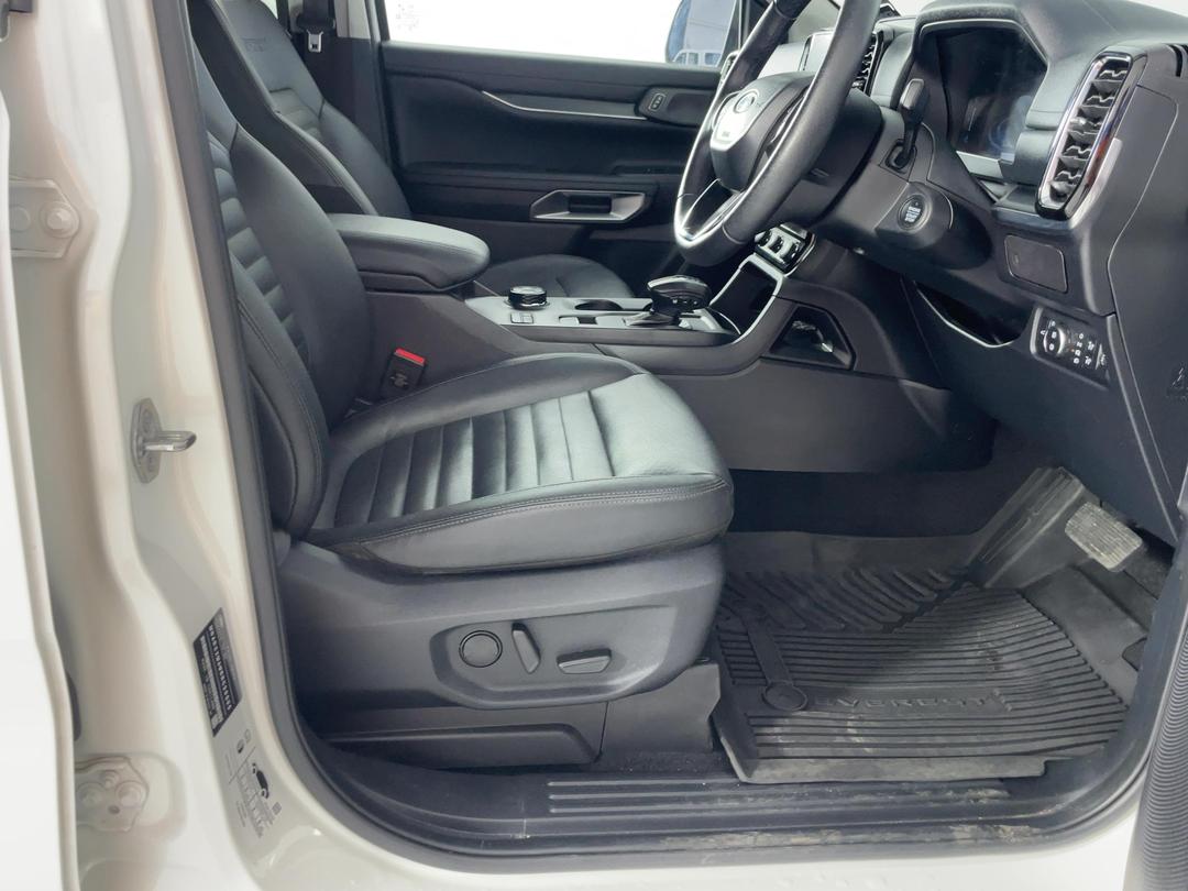 Photo '16' of Ford Everest