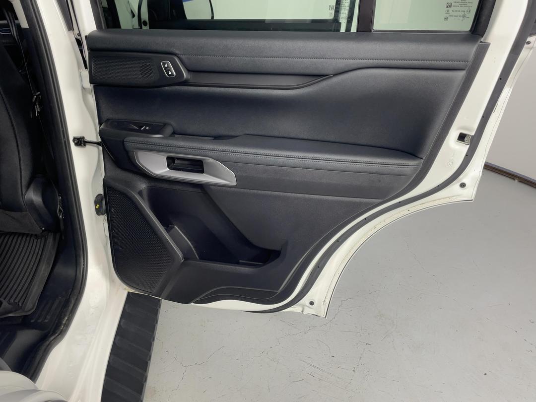 Photo '19' of Ford Everest