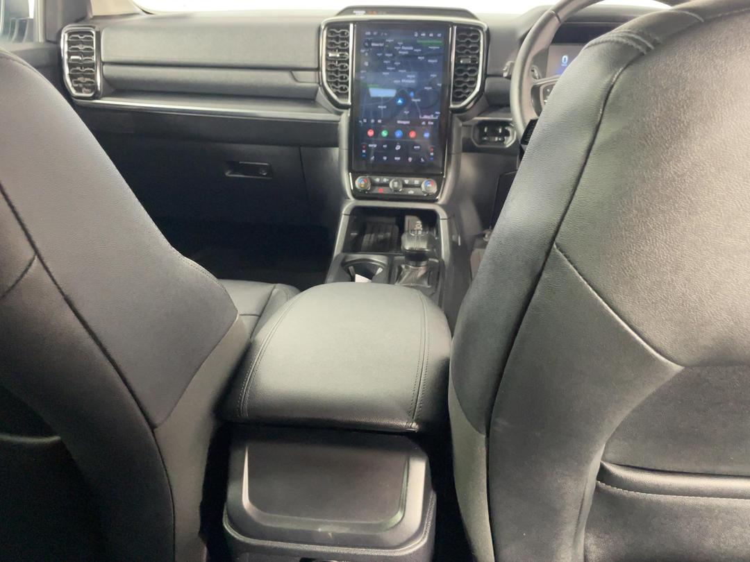 Photo '18' of Ford Everest