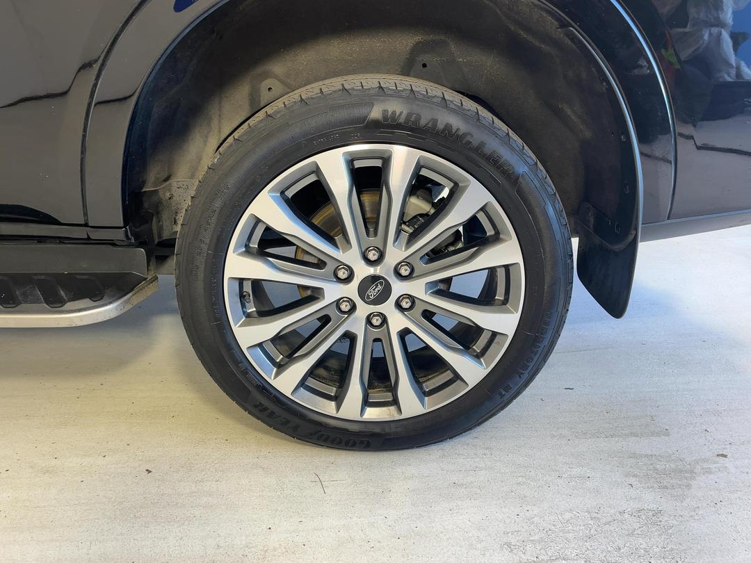 Photo '11' of Ford Everest