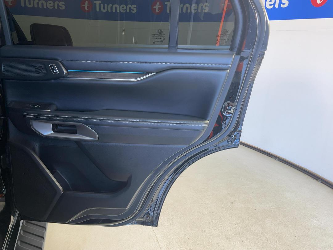 Photo '19' of Ford Everest
