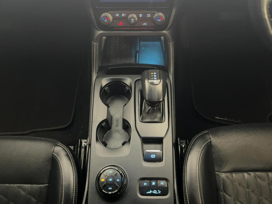 Photo '18' of Ford Everest