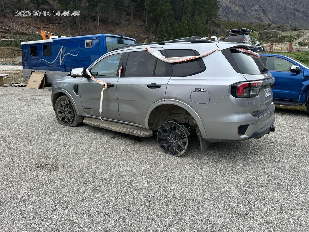 Photo '4' of Ford Everest Sport Photo '4' of Ford Everest Sport