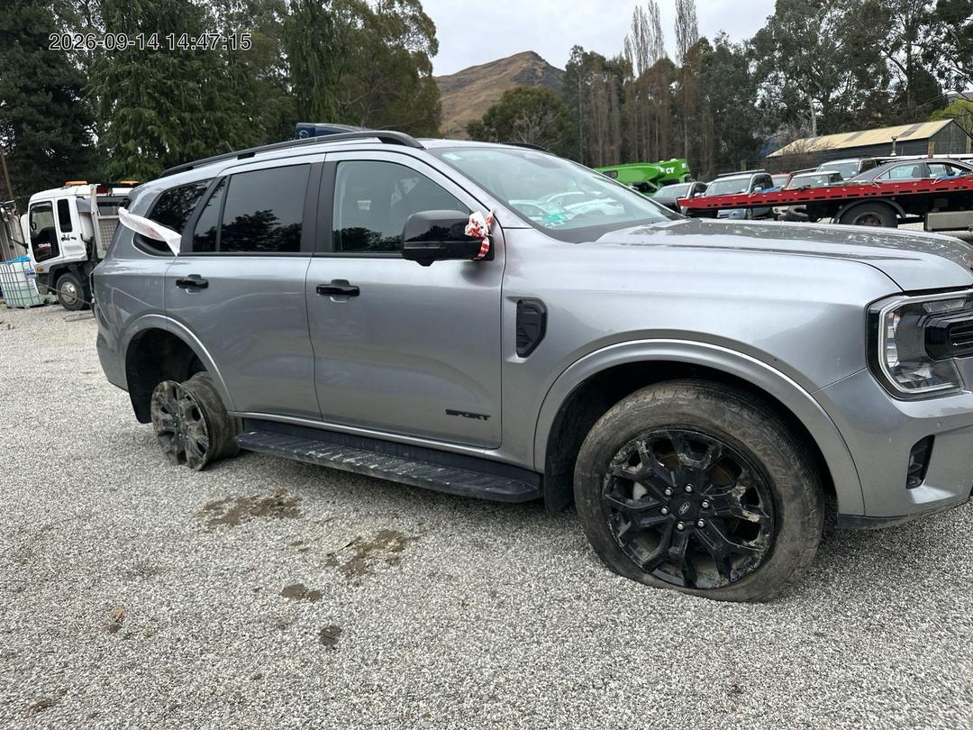 Photo '8' of Ford Everest Sport Photo '8' of Ford Everest Sport