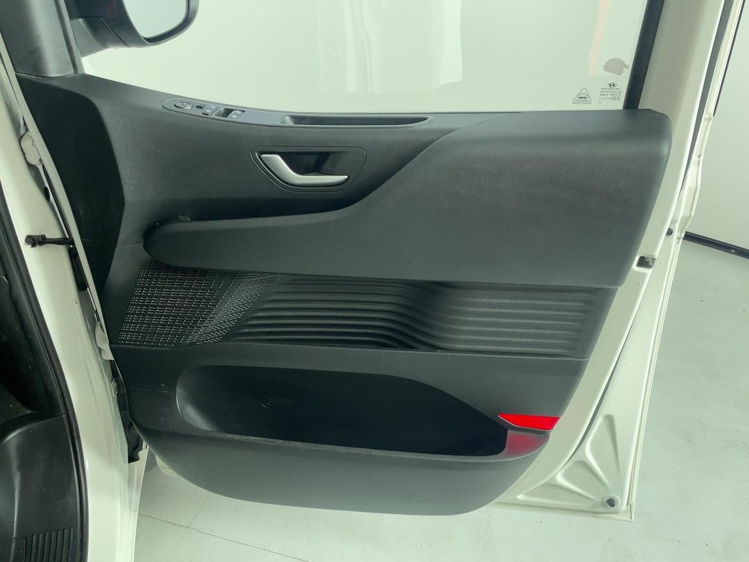 Photo '15' of Hyundai Staria Load