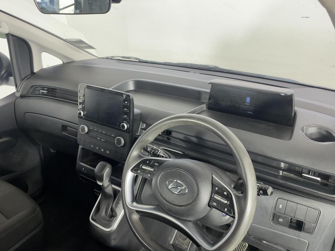 Photo '17' of Hyundai Staria Load