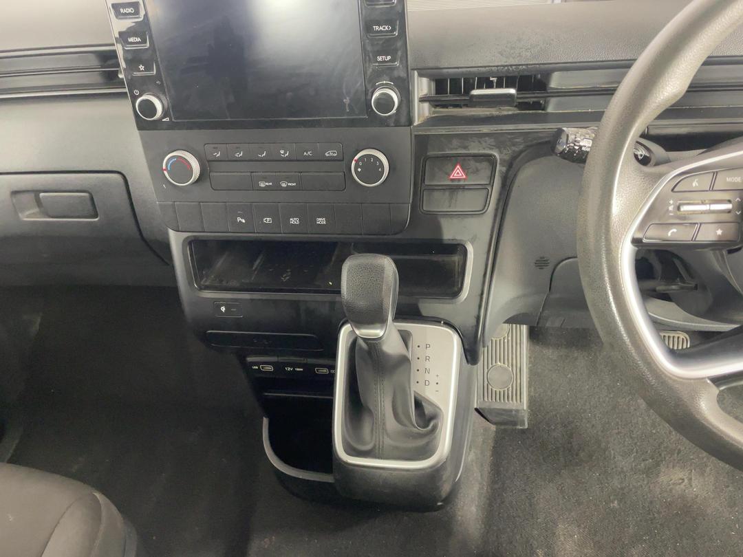 Photo '18' of Hyundai Staria Load