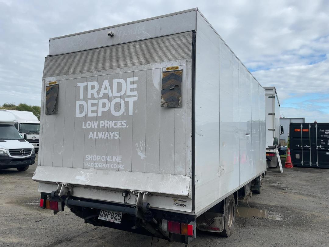Photo '4' of Isuzu N Series NPR425 Box Body