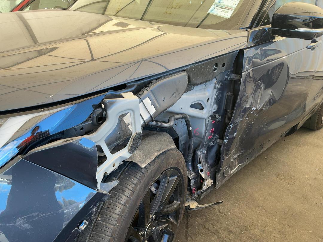 Photo '3' of Land Rover Discovery D250 Dynamic SE